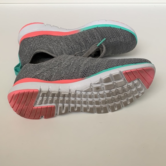 SKETCHERS Lite-Weight Air-Cooled Memory Foam Trainers. - Picture 6 of 6